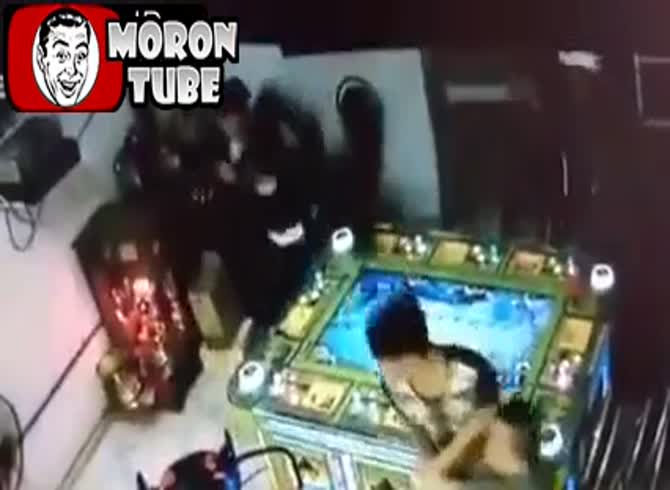 Video :A large machete and saber attack in a gaming room
